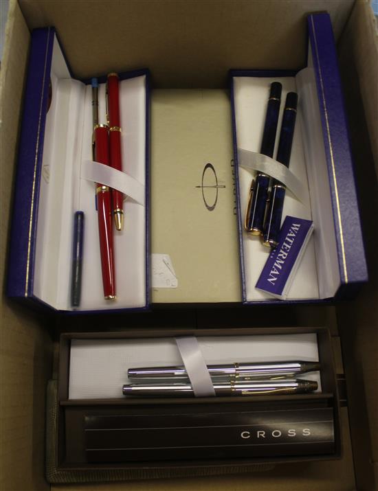 5 boxed pens